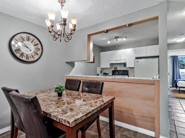 New! Cozy Rocky Mountain Chalet Managed By Little Sister Getaways Canmore Dış mekan fotoğraf