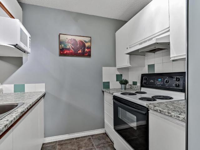 New! Cozy Rocky Mountain Chalet Managed By Little Sister Getaways Canmore Dış mekan fotoğraf