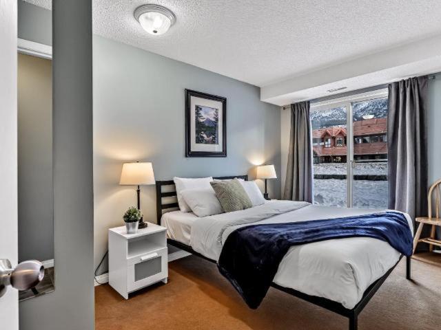 New! Cozy Rocky Mountain Chalet Managed By Little Sister Getaways Canmore Dış mekan fotoğraf